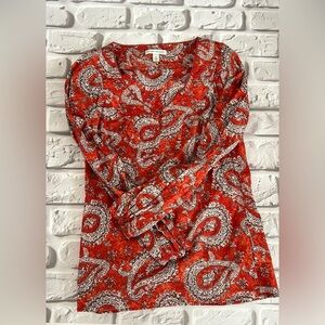 Banana republic cotton blouse with metal details.